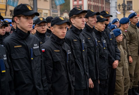 Chcą pomagać innym i dawać dobry przykład. Tak wyglądało ślubowanie uczniów klas mundurowych [ZDJĘCIA] - 7