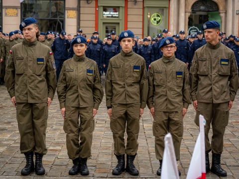 Chcą pomagać innym i dawać dobry przykład. Tak wyglądało ślubowanie uczniów klas mundurowych [ZDJĘCIA] - 8