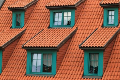 Jak zabytkowa architektura Dolnego Śląska inspiruje wsp&oacute;łczesne malowanie dach&oacute;w?