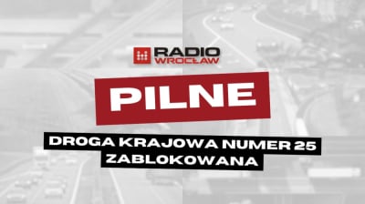 Droga krajowa numer 25 zablokowana. Ciężar&oacute;wka z cysterną wypadła z trasy