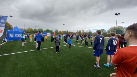 Boiska w Tymowej przeszły modernizację. Młodzi sportowcy mogą już z nich korzystać - 0