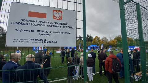 Boiska w Tymowej przeszły modernizację. Młodzi sportowcy mogą już z nich korzystać - 4