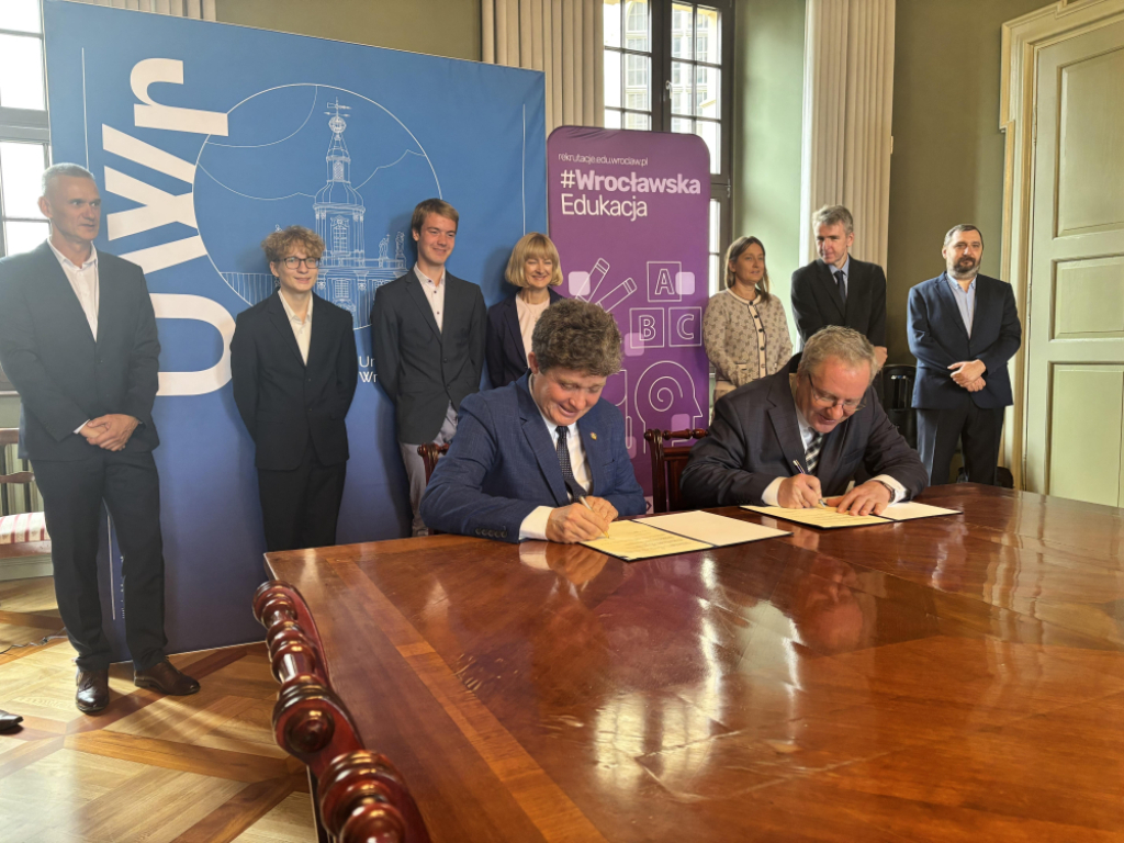 Uczniowie "trójki" pójdą na zajęcia w murach Uniwersytetu Wrocławskiego. Podpisano porozumienie - Wrocławskie Liceum Ogólnokształcące nr III i Uniwersytet Wrocławski będą współpracować.