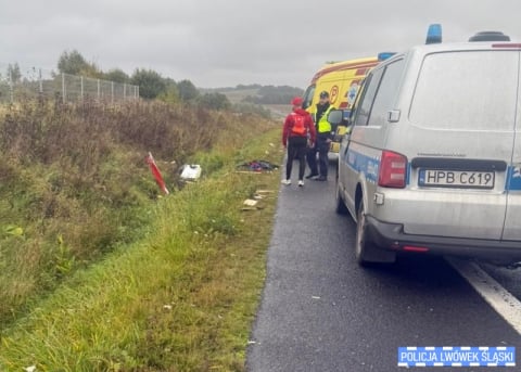Potrącił pieszego, uciekł i... spalił auto. Poszkodowanym znany biegacz promujący trzeźwość - 0