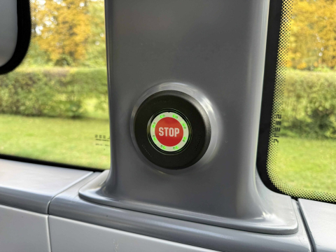 Autonomiczny minibus już jeździ po Cmentarzu Osobowickim. Mamy zdjęcia i wideo - 1