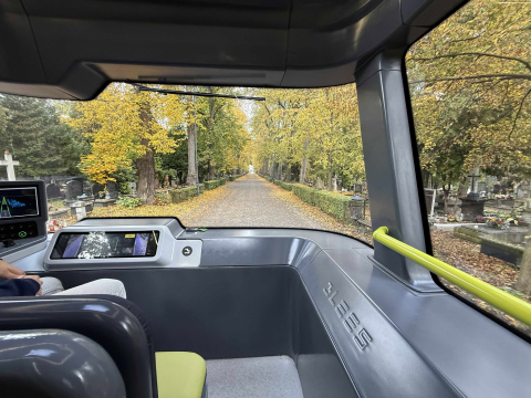 Autonomiczny minibus już jeździ po Cmentarzu Osobowickim. Mamy zdjęcia i wideo - 3