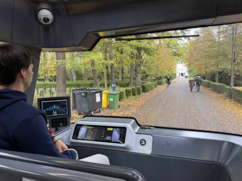 Autonomiczny minibus już jeździ po Cmentarzu Osobowickim. Mamy zdjęcia i wideo - 4