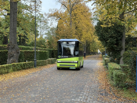 Autonomiczny minibus już jeździ po Cmentarzu Osobowickim. Mamy zdjęcia i wideo - 5