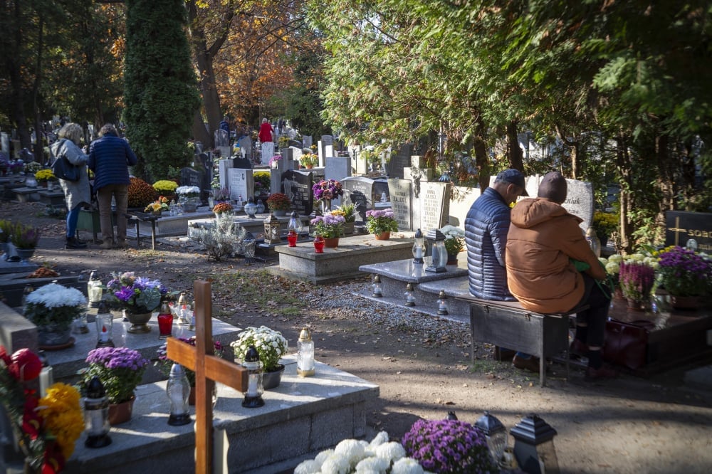 Z tym urządzeniem nie wjedziesz na parking przy cmentarzu Osobowickim. Żołnierze sprawdzą twój samochód - Zakaz fotografowania przy cmentarzu Osobowickim we Wrocławiu? 
