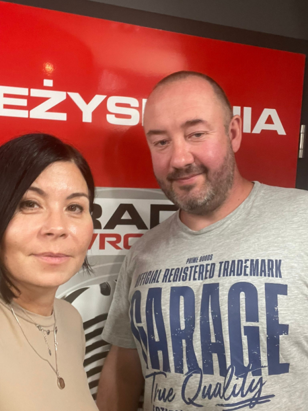 Chwalimy swoje: Mariusz Kotkowski, kolekcjoner i autor albumów ze starymi zdjęciami Wrocławia - Katarzyna Górna-Drzewosz i Mariusz Kotowski w studiu Radia Wrocław.