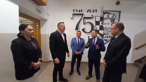 Ta jaworska szkoła dwukrotnie miała być zlikwidowana. Dziś uczniowie osiągają tam świetne wyniki - 1