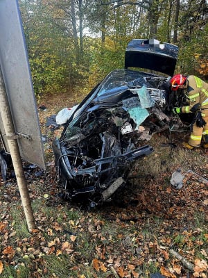 Śmiertelny wypadek na Dolnym Śląsku. Z samochodu niewiele zostało [ZDJĘCIA] - 3