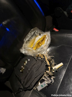 Zdradził ich zapach marihuany. Wpadli z narkotykami podczas kontroli drogowej - 0