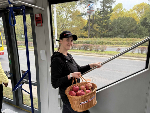 Owocowy czwartek w tramwaju Radia Wrocław! Tak wyglądała wspólna przejażdżka z Katarzyną Górną-Drzewosz - 8