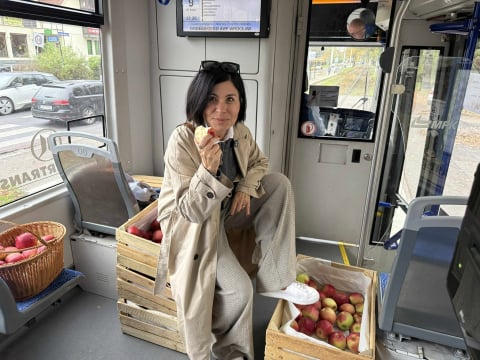 Owocowy czwartek w tramwaju Radia Wrocław! Tak wyglądała wspólna przejażdżka z Katarzyną Górną-Drzewosz - 1