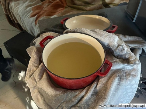 Zrobili z mieszkania fabrykę metamfetaminy. Zabezpieczono aż 43 kilogramy narkotyku [WIDEO] - 8