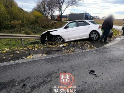Trzy samochody zderzyły się na DK8. Droga jest zablokowana [ZDJĘCIA]