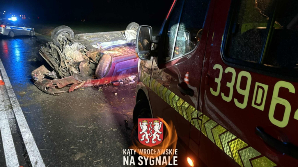 24-latka dachowała i uciekła z miejsca zdarzenia. Okazało się, że miała ponad promil alkoholu we krwi - 24-latka dachowała i uciekła z miejsca zdarzenia. Okazało się, że miała ponad promil alkoholu we krwi.