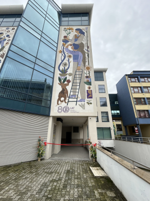 Nowy mural zdobi budynek Uniwersytetu Przyrodniczego. Upamiętnił ważny jubileusz - 1