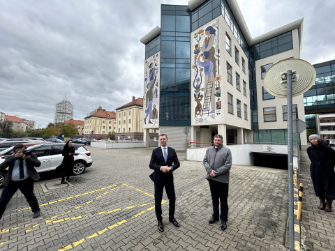 Nowy mural zdobi budynek Uniwersytetu Przyrodniczego. Upamiętnił ważny jubileusz - 2