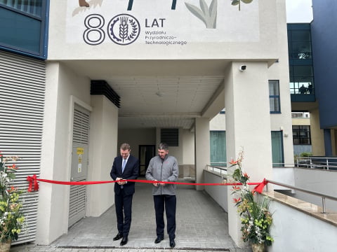Nowy mural zdobi budynek Uniwersytetu Przyrodniczego. Upamiętnił ważny jubileusz - 3