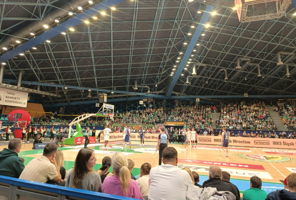 Śląsk Wrocław rozgromił Arkę Gdynia w hicie kolejki - Mecz z Arką był dla Śląska pierwszym domowym spotkaniem w tym sezonie Basket Ligi.