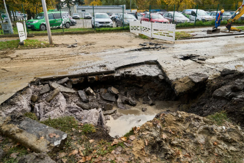 Duża awaria wodociągu na Metalowców. Ulica została zamknięta po zalaniu! - 3
