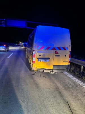 Burzliwa noc na drogach. Dachowanie i karambol na A4, przewrócony TIR na S3 - 9