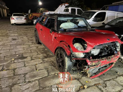 Burzliwa noc na drogach. Dachowanie i karambol na A4, przewrócony TIR na S3 - 5