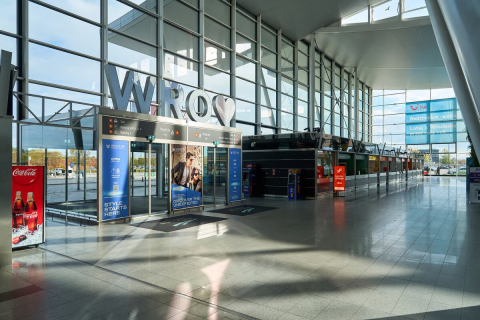 Wrocławskie lotnisko opustoszało. Przez 40 dni nie poleci stąd ani jeden samolot [ZDJĘCIA] - 7