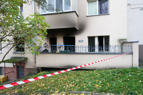Pożar w mieszkaniu przy alei Hallera. 8 zastępów straży w akcji. Lokatorzy byli pijani! - 1