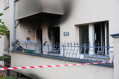 Pożar w mieszkaniu przy alei Hallera. 8 zastęp&oacute;w straży w akcji. Lokatorzy byli pijani!