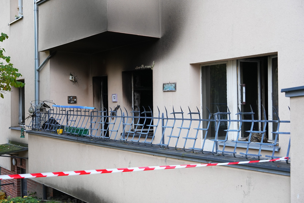 Pożar w mieszkaniu przy alei Hallera. 8 zastępów straży w akcji. Lokatorzy byli pijani! – Pożar w mieszkaniu przy alei Hallera.