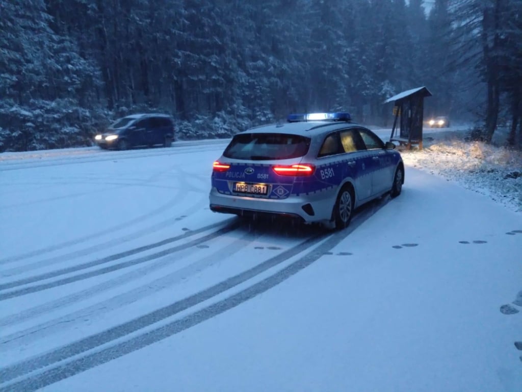 Droga krajowa numer 5 w Jakuszycach nieprzejezdna! Przyczyną intensywne opady śniegu - Droga krajowa numer 5 w Jakuszycach nieprzejezdna.