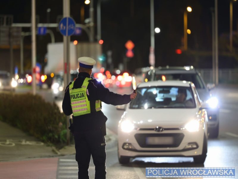 Kierowcy już rozgrzewali silniki, ale policja pokrzyżowała im plany. Nielegalny wyścig skończył się jeszcze przed startem - 1