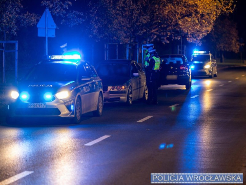 Kierowcy już rozgrzewali silniki, ale policja pokrzyżowała im plany. Nielegalny wyścig skończył się jeszcze przed startem - 4
