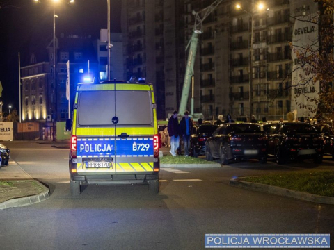 Kierowcy już rozgrzewali silniki, ale policja pokrzyżowała im plany. Nielegalny wyścig skończył się jeszcze przed startem - 7