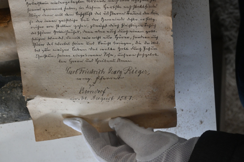 Na Dolnym Śląsku otworzyli kapsułę czasu sprzed prawie 140 lat. Co było w środku? - 6