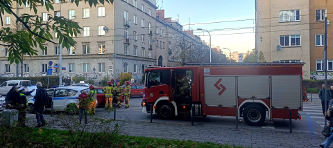 Zderzenie z udziałem ambulansu we Wrocławiu. Duże utrudnienia na Nowowiejskiej [ZDJĘCIA] - 3