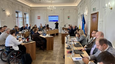 Delegacja Jeleniej G&oacute;ry poleciała do USA. Ile kosztowała podatnik&oacute;w podr&oacute;ż prezydenta miasta?