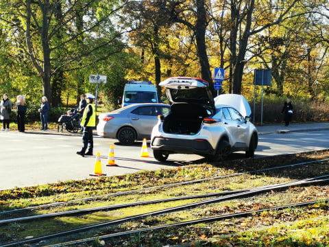 Wypadek dwóch osobówek we Wrocławiu. Spore korki na południu miasta - 1