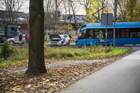 Kierowca wjechał wprost pod tramwaj. Wypadek na Kowalach we Wrocławiu - 3