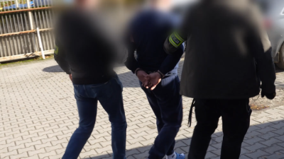 Więził kobietę i wykorzystywał ją seksualnie. Policjanci znaleźli go we Wrocławiu