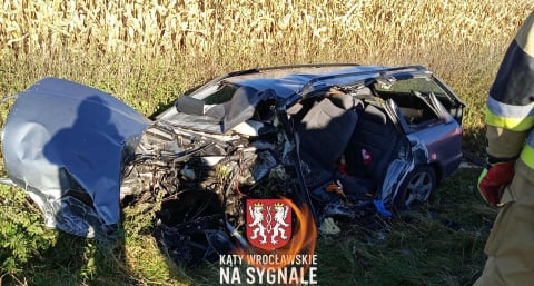 Tragiczny wypadek pod Wrocławiem, zderzenie dwóch samochodów. Zginął 26-letni kierowca  - 0