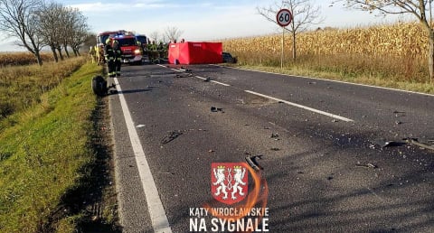 Tragiczny wypadek pod Wrocławiem, zderzenie dwóch samochodów. Zginął 26-letni kierowca  - 3