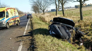 Tragiczny wypadek pod Wrocławiem, zderzenie dw&oacute;ch samochod&oacute;w. Zginął 26-letni kierowca