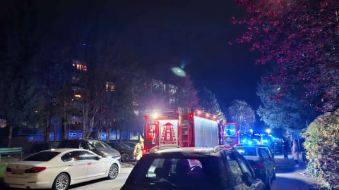 Pożar mieszkania w Kłodzku. Trzy osoby poszkodowane, kilkanaście zostało ewakuowanych - 2