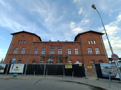 Po latach zaniedbań zn&oacute;w zaczyna zachwycać. Widać pierwsze efekty modernizacji dworca