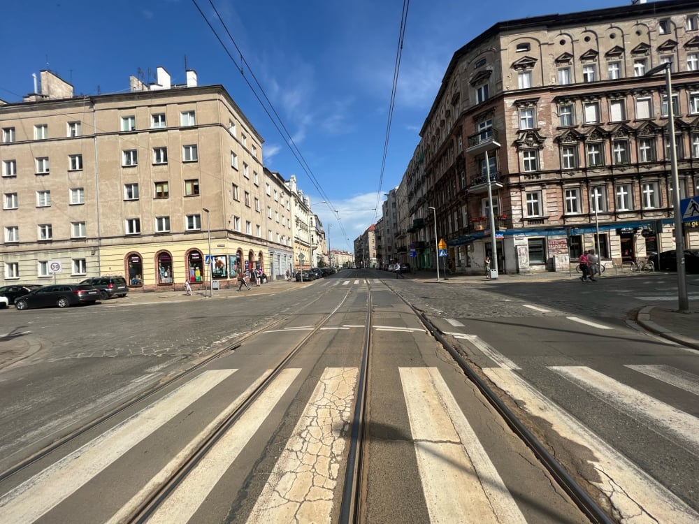 Spór o remont ul. Nowowiejskiej we Wrocławiu? Rada osiedla: "Urząd zaprzecza swoim własnym strategiom" - Wrocławskie inwestycje podpisały umowę na projekt ul. Nowowiejskiej, od Wyszyńskiego do Jedności Narodowej.
