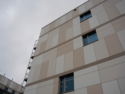 Kiedy Nowy Szpital Onkologiczny przyjmie pacjentów? Placówka za 1,5 mld złotych rośnie w oczach [ZDJĘCIA] - 24